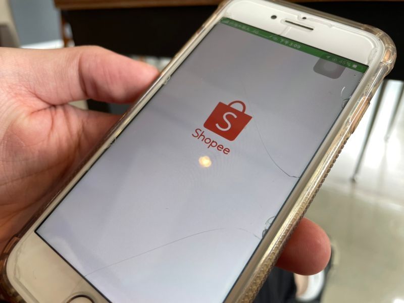 蝦皮智取店機台因系統當機無法正常運作,包裹卡在店內