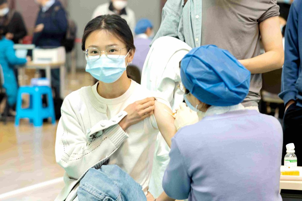 新冠又來了?2026台灣COVID最新疫情:變種病毒KP.4症狀、疫苗與防疫對策