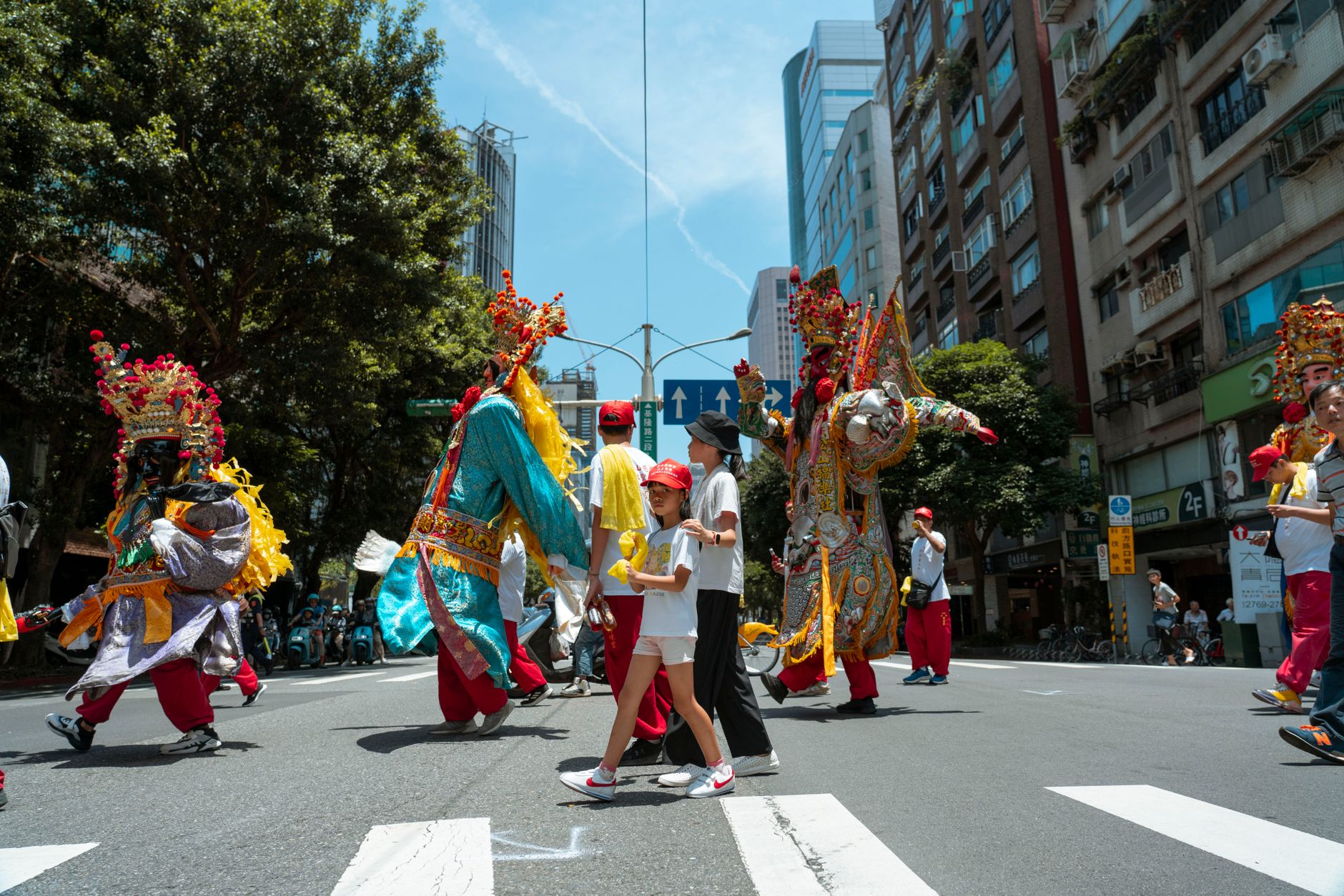 平溪天燈與鹽水蜂炮節慶盛事