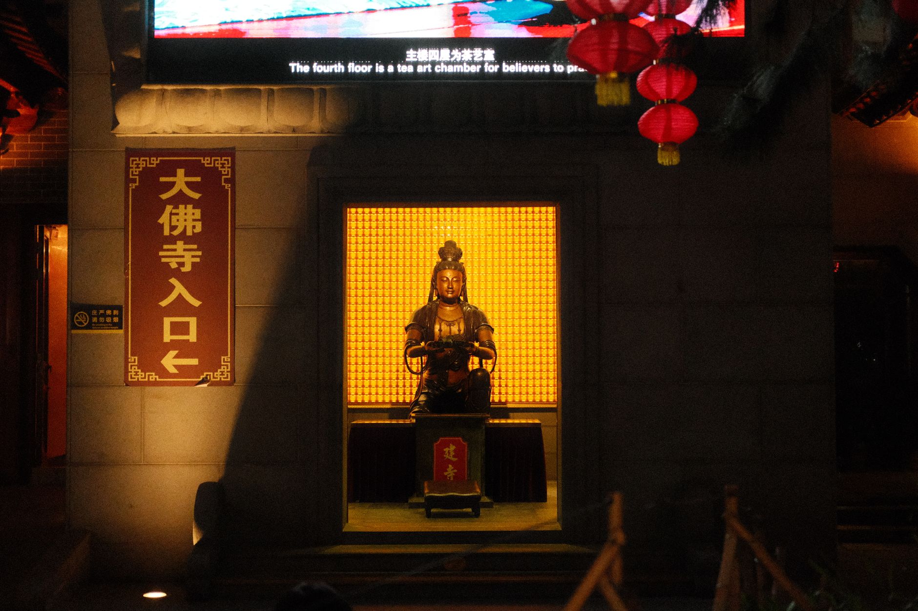 大甲媽祖遶境起駕時萬頭鑽動的壯觀場面