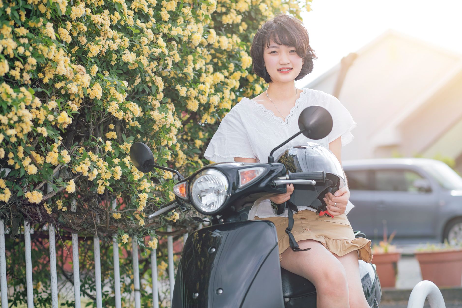 台南巷弄間的機車穿梭日常