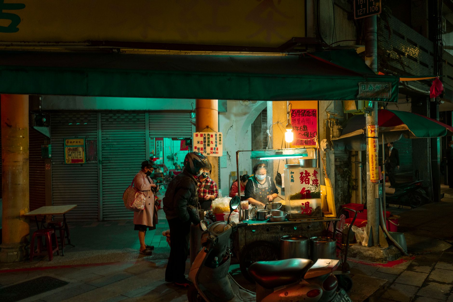 台灣巷弄小吃:隱藏在城市角落裡的在地美味攤位