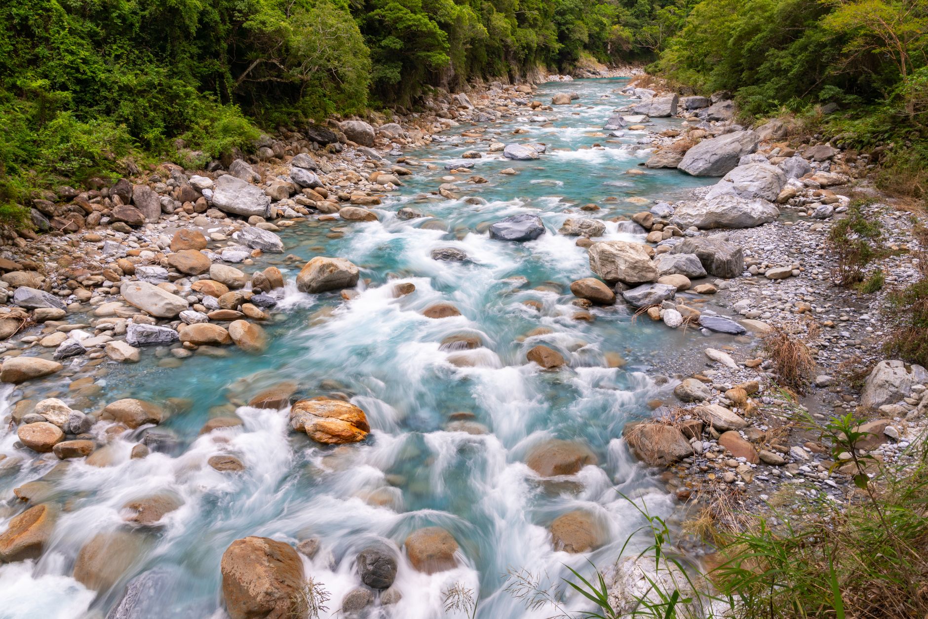 栗松溫泉溪谷全景