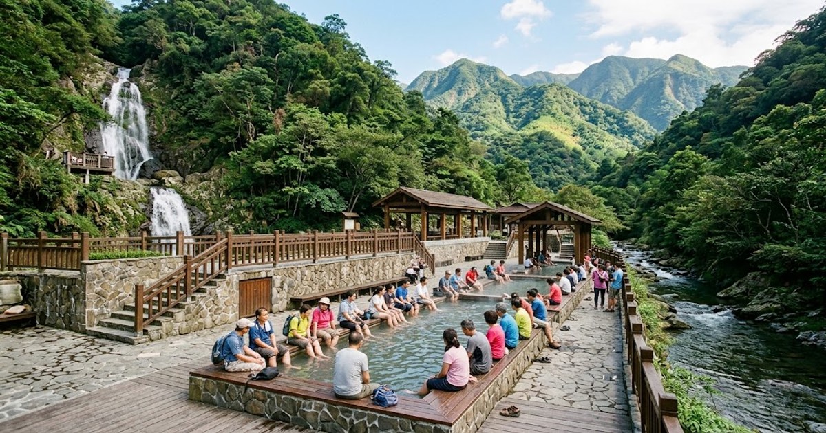 五峰旗風景區步道與瀑布風光