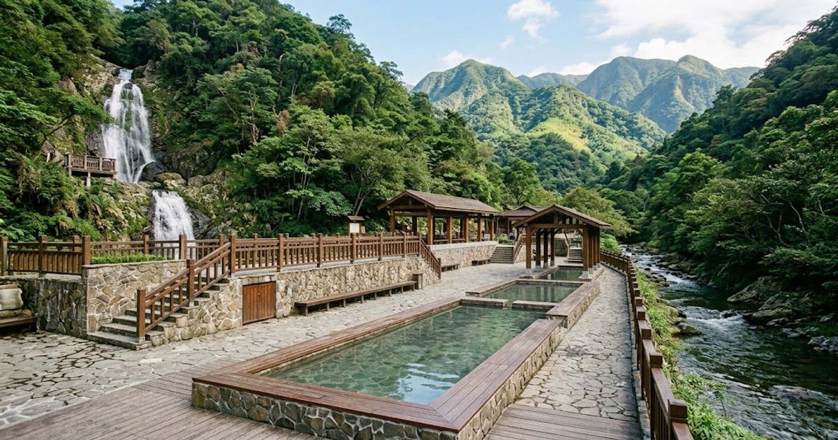 抹茶山登山步道綠色山景